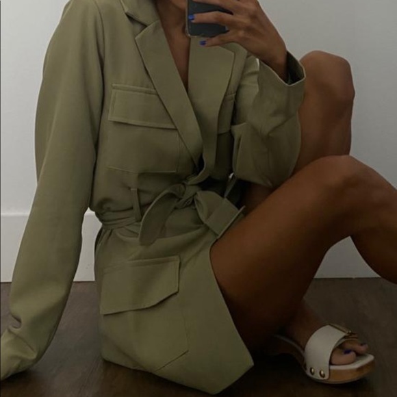 Lioness Official Dress - Picture 2 of 4